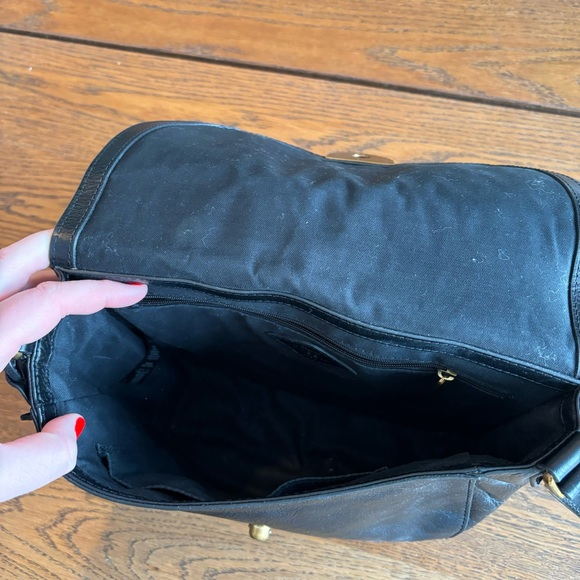 Black Crossbody // Fossil - Picture 8 of 10